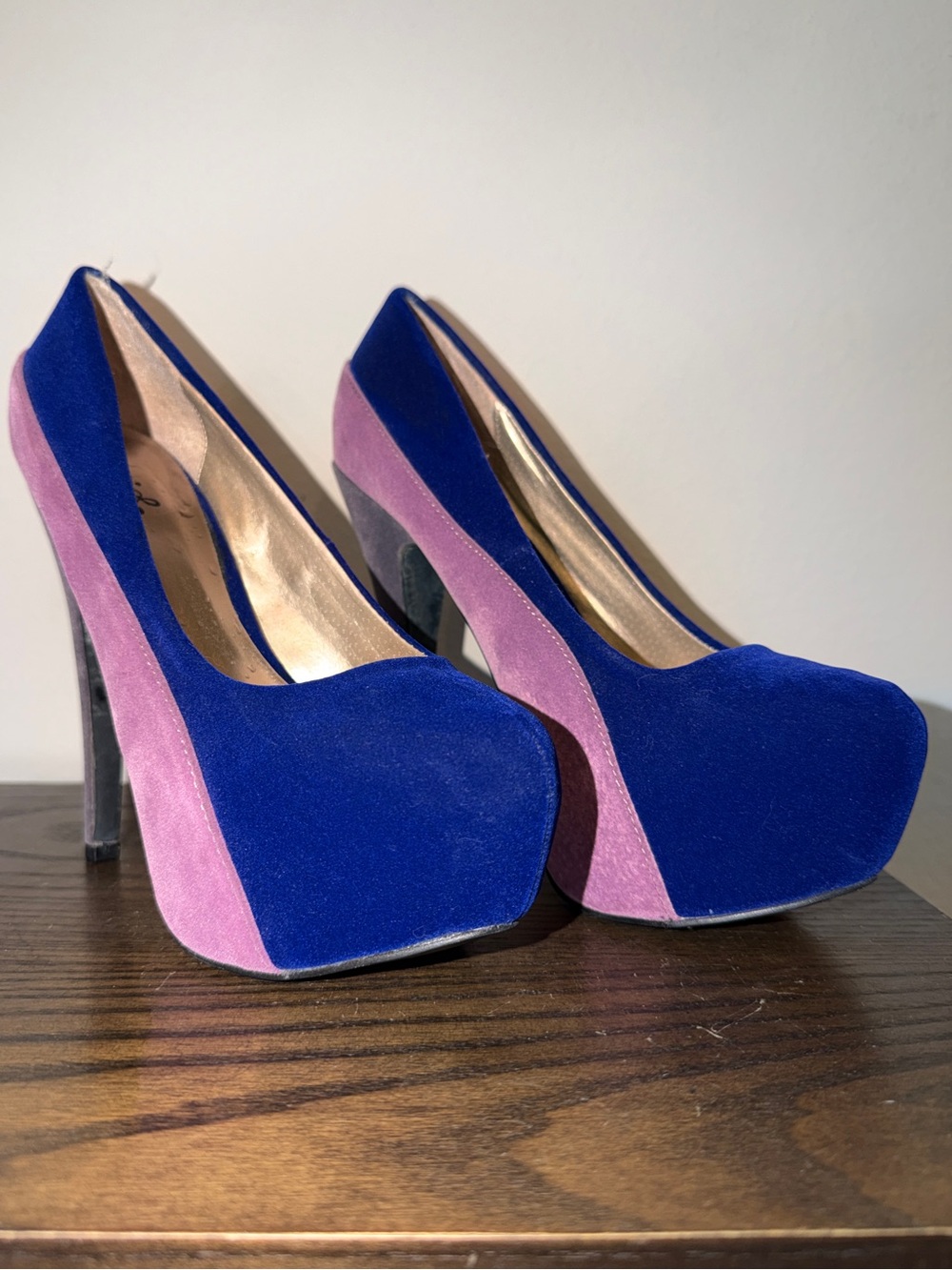 Qupid Two-Tone Suede Platform Pumps in Royal Blue and Mauve size 7